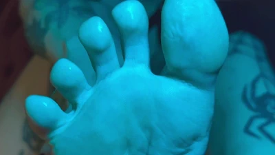 Cover for 'Run Your Tongue Along The Curves Of My Pretty Feet'